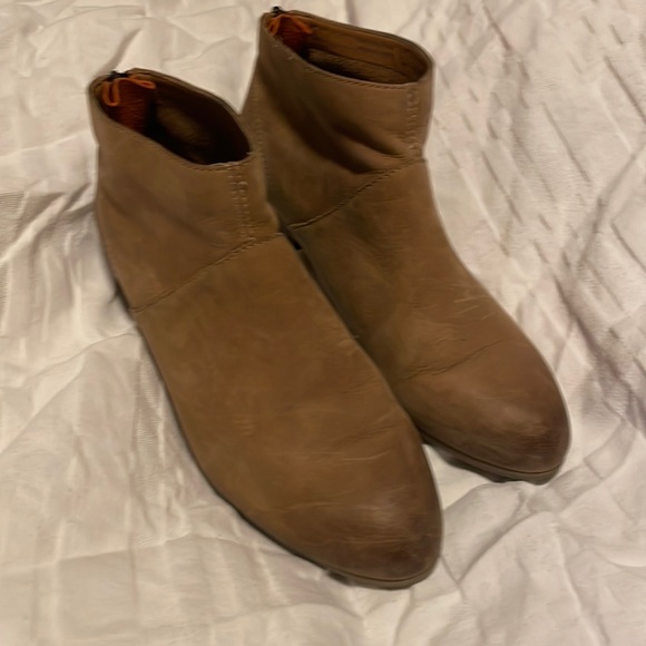 Women’s Aldo leather boots. Tan. Size 6.5 - Picture 1 of 5